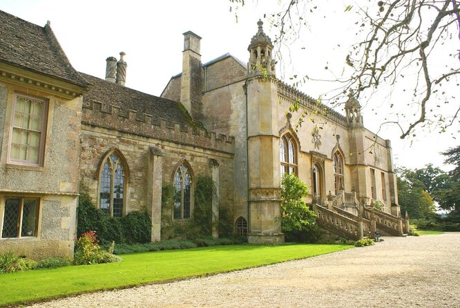 Private Full-Day Tour of Lacock Abbey and Avebury Stone Circle From London