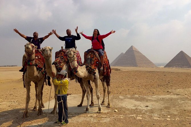 Private Full Day Tour to Giza Pyramids, Sphinx and Sakkara Including Camel Ride