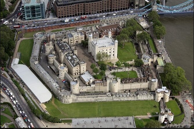 Private Guided Tour -Tower of London and Borough Market (4 Hours)