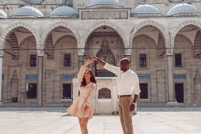 Private Romantic Photoshoot at Ortaköy Mosque in Istanbul