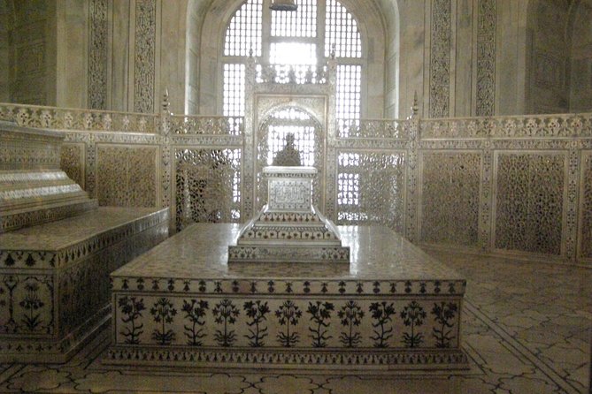 Private Round Trip To Taj Mahal Agra From Delhi