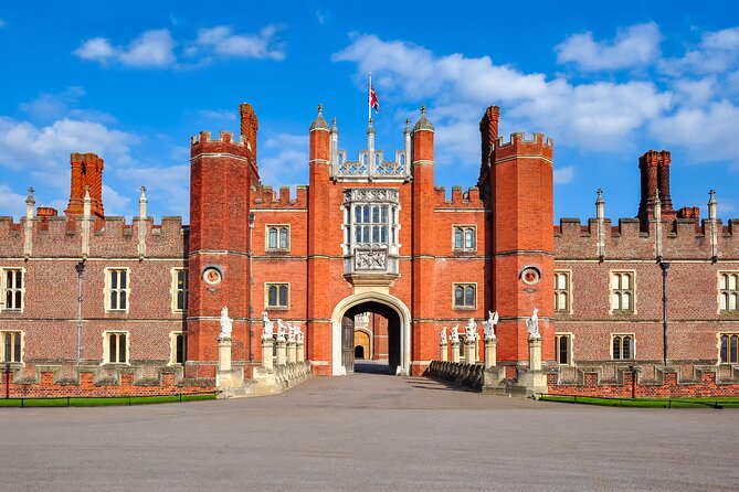 Private Skip-the-line Trip To Hampton Court Palace In London