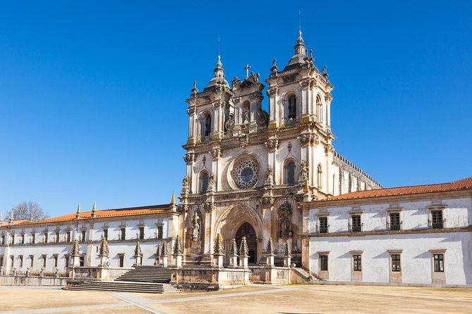 Private Tour Alcobaça & Batalha MonasteriesNazaré (from Caldas)