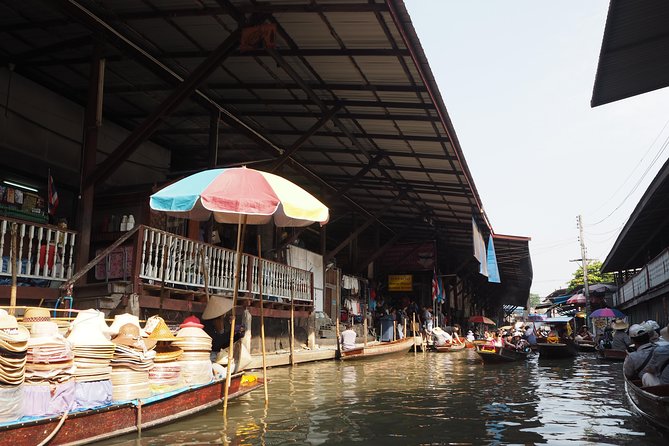 Private Tour : Damnoen Saduak Floating Market, Train Market ,Temple in a Tree!