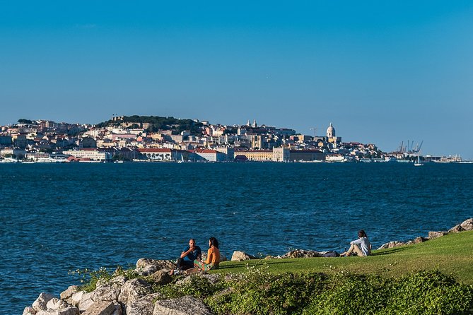 Private Tour – Discover Cacilhas With a Photographer