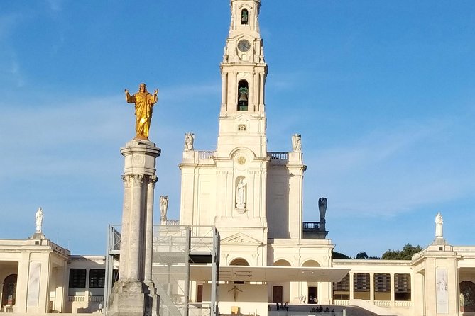 Private Tour for 1 to 8 People: Fátima, Batalha, Nazaré and Óbidos