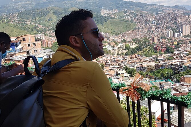 Private Tour in Comuna 13 With Cable Car (Culture, Street Art and Graffiti)