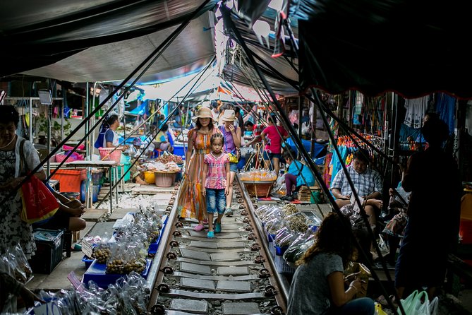 Private Tour: Maeklong Railway Market and Damnoen Saduak Floating Market