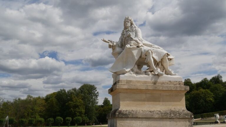 Private Tour to Chantilly Chateau From Paris