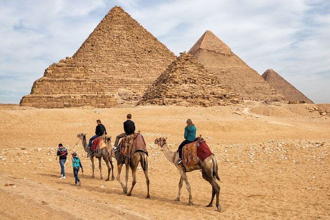 Private Tour to Giza Pyramids With 30 Minutes Camel Ride and Lunch