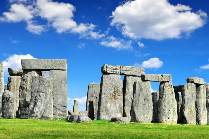 Private Tour to Stonehenge & Avebury From London