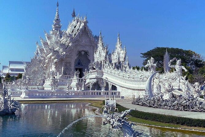 Private Tour to Visit the Highlights of Chiang Rai & White Temple