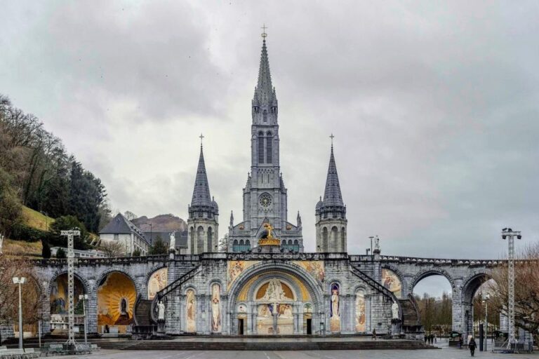Private Transfer From Barcelona to Lourdes in France