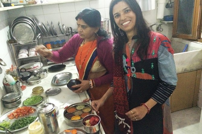 Private Vegetarian Rajasthani Cooking Class and Meal With Locals in Jaipur