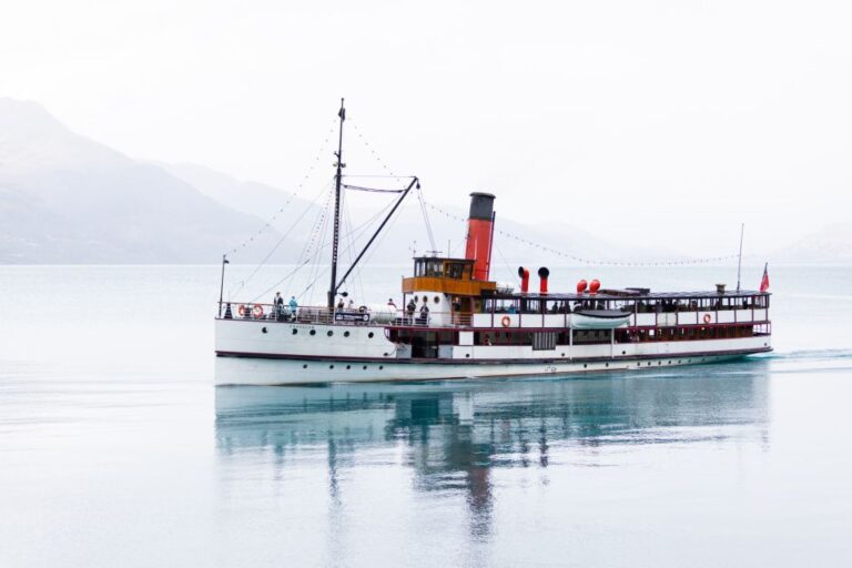 Queenstown: Walter Peak Horse Trek & TSS Earnslaw Cruise