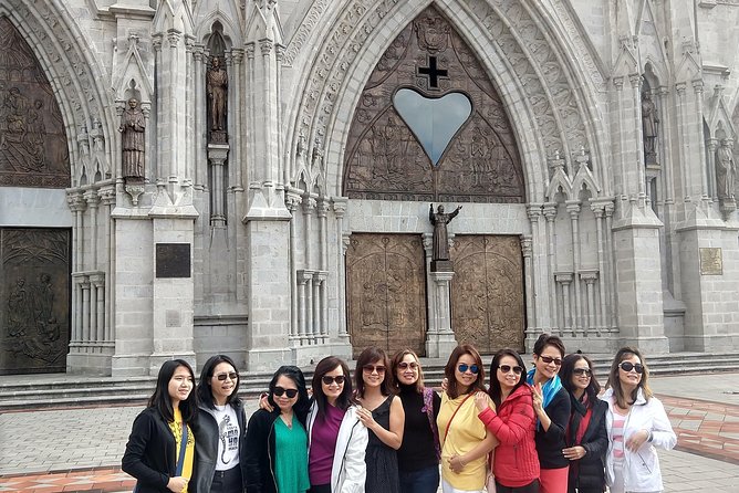 Quito Full Day Private Tour: Plazas, Churches, Teleférico and the Equator