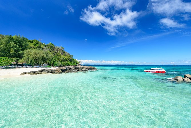 Raya & Coral Islands Parasailing Tour by Speed Boat With Lunch