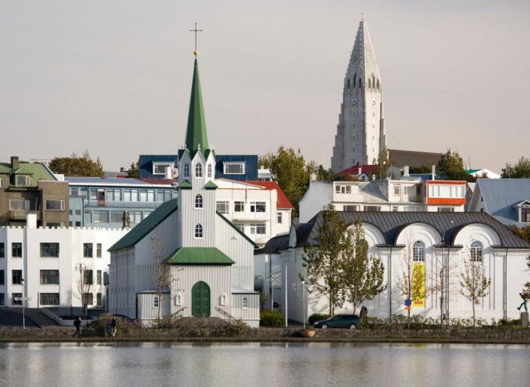 Reykjavik: Express Walk With a Local in 60 Minutes