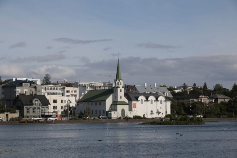 Reykjavik: Guided City Walking Tour