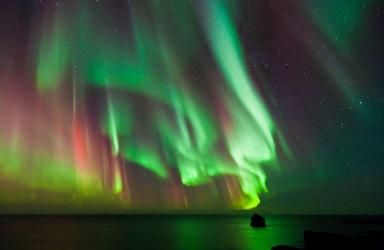 Reykjavik: Premium Northern Lights Tour With Free Photos