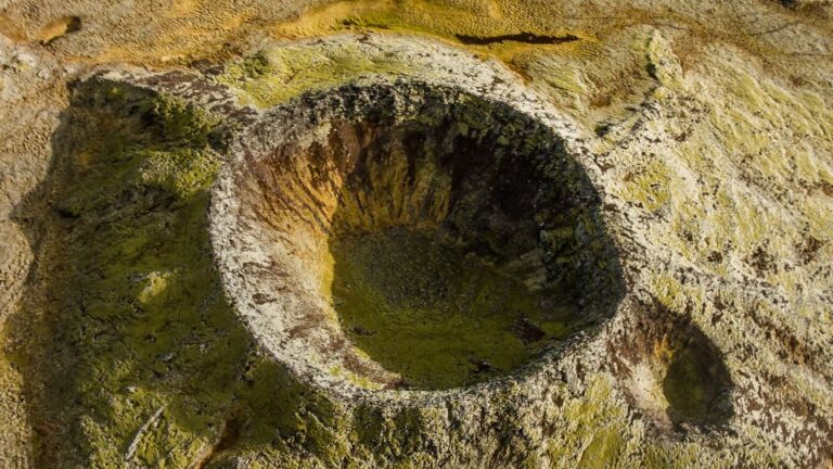 Reykjavik: Volcanic Craters Fly Over Tour by Helicopter