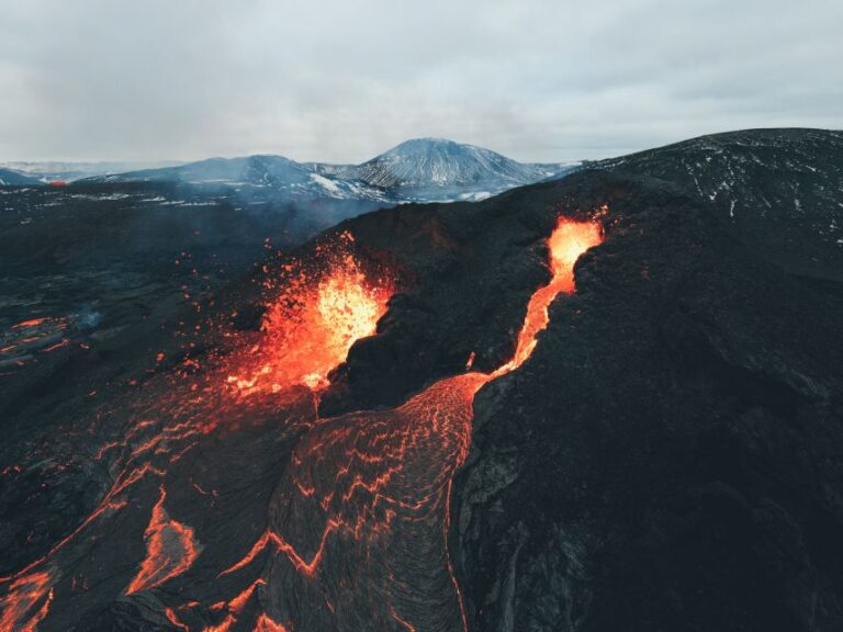 Reykjavík: Volcano Eruption Site and Reykjanes Hiking Tour