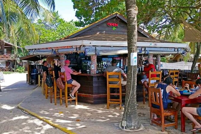 Roatan Island Full-Day Tour and Private Beach Club Access