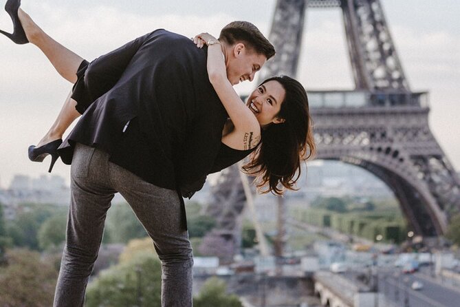 Romantic VIP Photoshoot in Paris With Champagne & Private Transfers