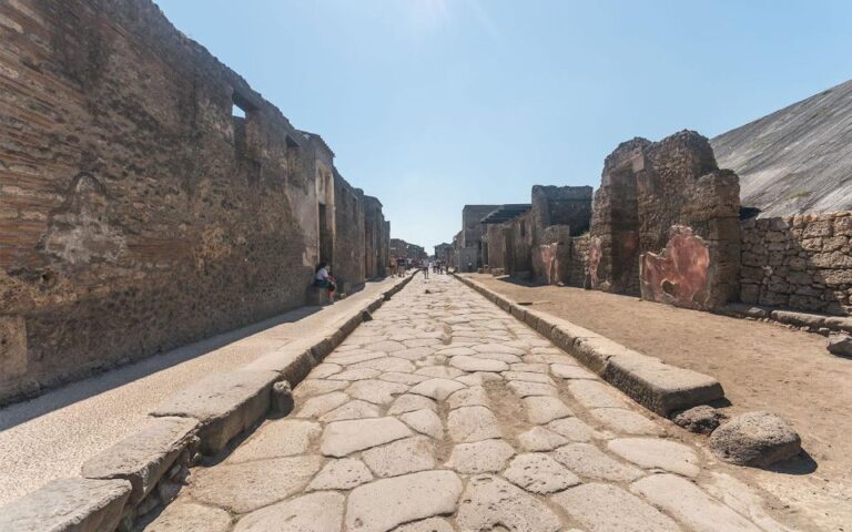 Rome: Private Transfer to Atrani With Pompeii Guided Tour
