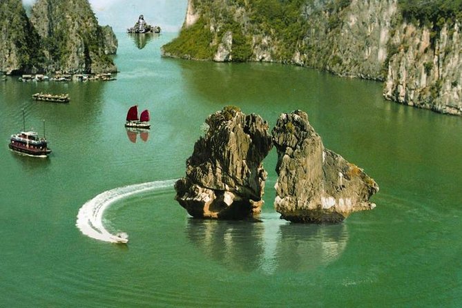 Round-Trip Hanoi to Halong Private Vehicle Charter