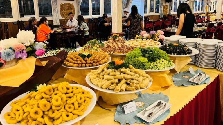 Saigon River Dinner on Cruise With Buffet and Live Music