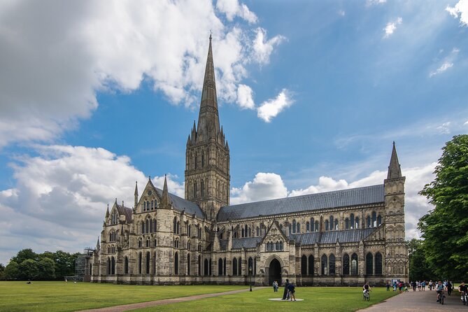 Salisbury and Magna Carta Private Tour From Southampton