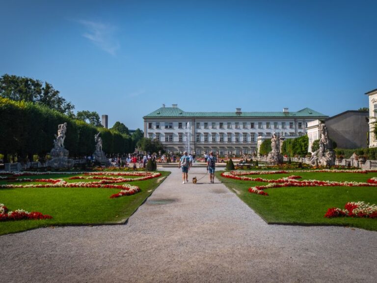 Salzburg: Interactive Puzzle and City Exploration Tour