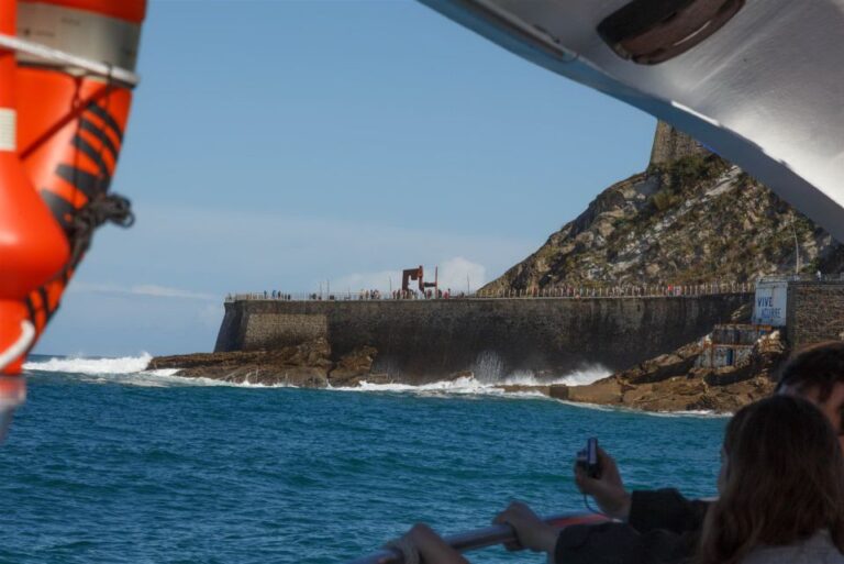 San Sebastian: Boat Tour With Stop at Santa Clara