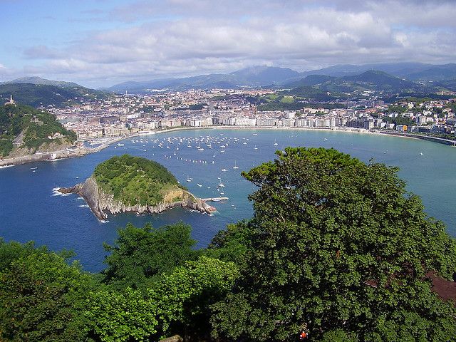 San Sebastian: Hop-On Hop-Off City Tour Bus