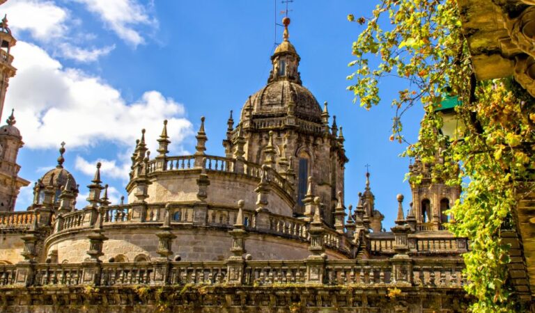 Santiago De Compostela Private 10- Hours Tour From Oporto