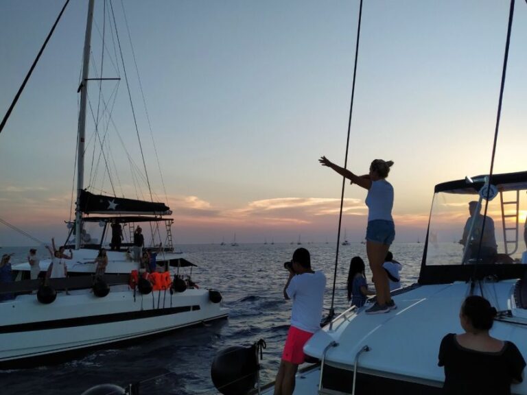Santorini: Catamaran Cruise With Meal & Open Bar