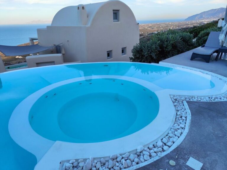 Santorini: Couples Massage & Day Pool, Jacuzzi, Gym Access