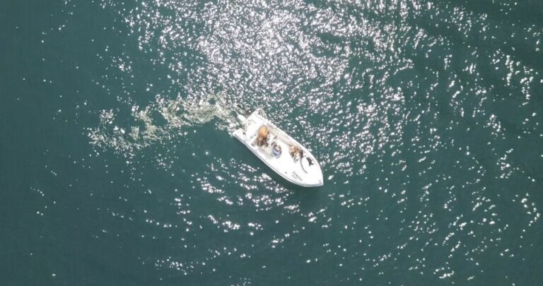 Santorini: License-Free Boat Rental With Snorkeling Gear