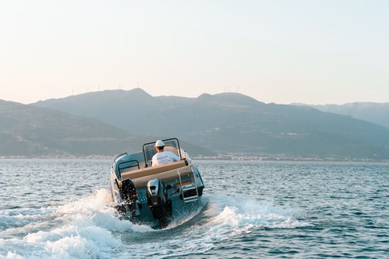 Santorini: Rent a Boat – License Free