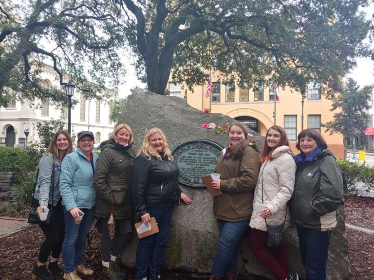 Savannah: Guided Walking Tour and Trivia Game