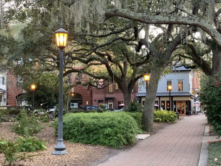 Savannah: Old Squares GPS Audio Guided Walking Tour