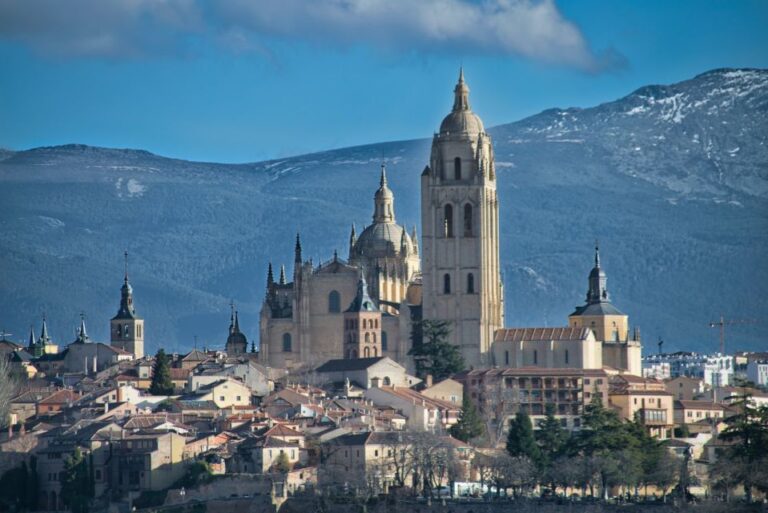 Segovia: Private City Walking Tour With Alcázar of Segovia