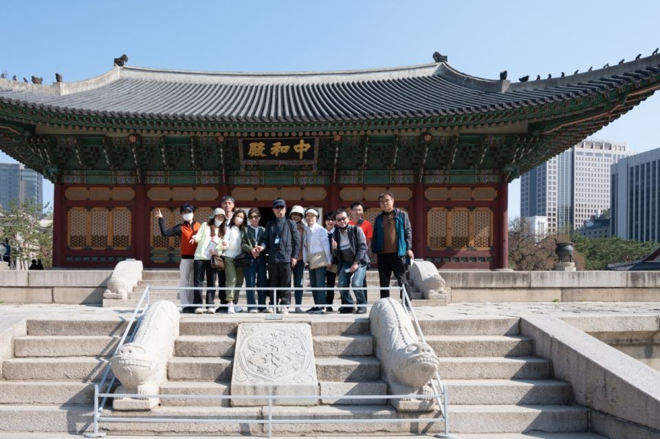1 seoul deoksugung palace history odyssey walking tour Seoul: Deoksugung Palace History Odyssey Walking Tour