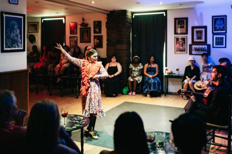Seville: Baraka Sala Flamenca Show With Drink in Tirana