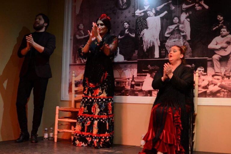 Seville: Flamenco Show With Drink at Tablao La Cantaora