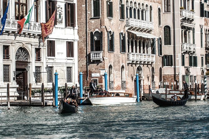 Shared Arrival Transfer: Venice Train or Bus Station to Venice Hotels