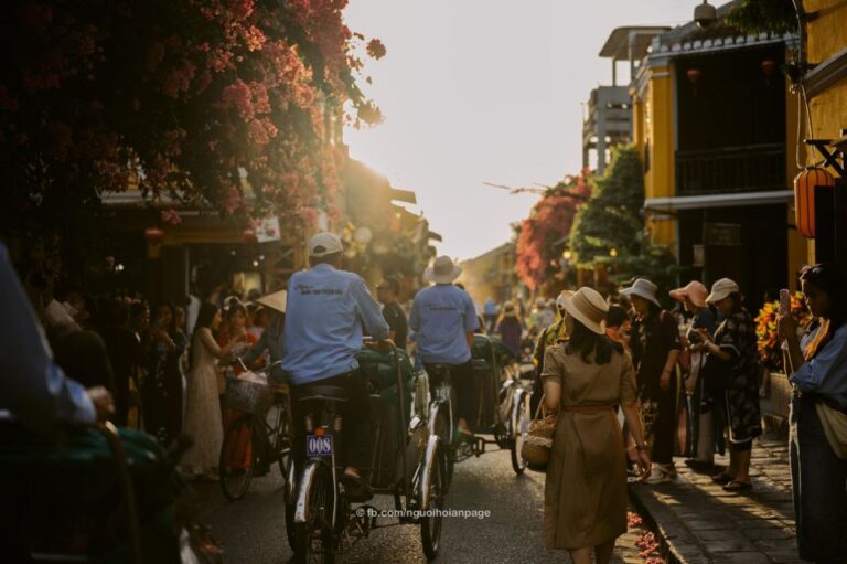 Shuttle Bus From Da Nang to Hoi an at 7:30 AM, 12:30 PM, and 4:30 PM