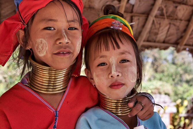 Small Group 1-Day Tour to Chiang Rai 3 Temples, Long-neck Tribe