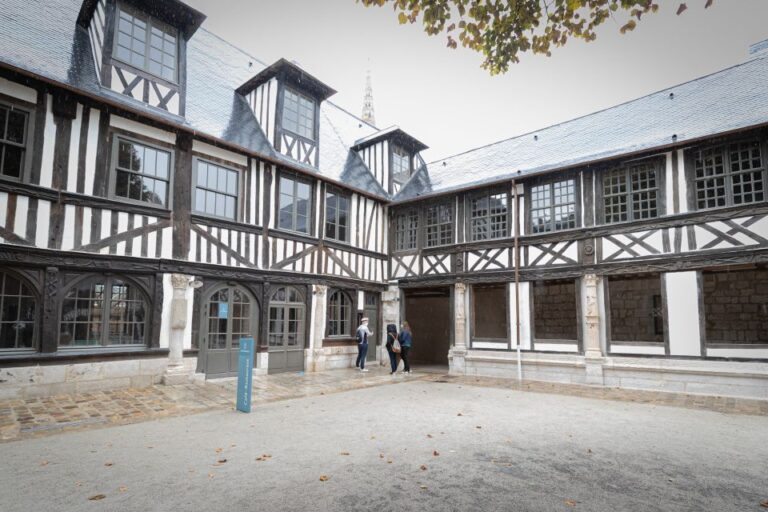 Small Group Guided Tour of the Secret History of Rouen